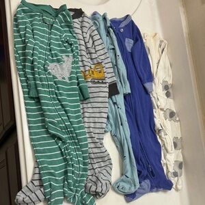 Bundle 5 pijamas 2 ways zipper size 6-9 months baby boy